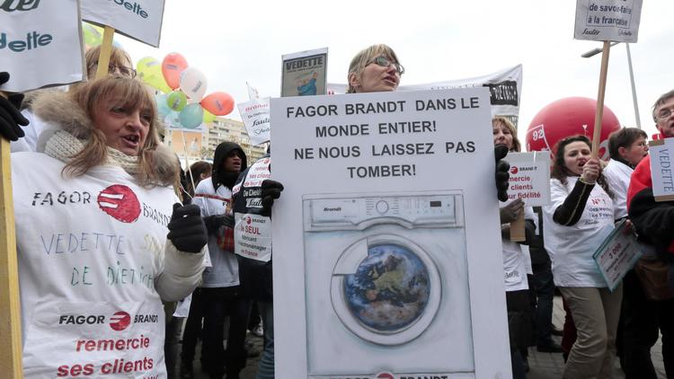 Des salariés français de Fagor Brandt manifestent à Nanterre, le 22 novembre 2013 [Jacques Demarthon / AFP/Archives]