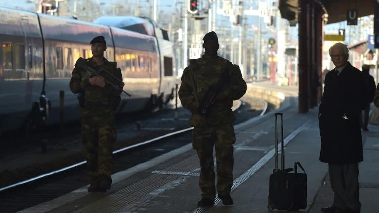 Des soldats français en gare de Strasbourg, le 22 mars 2016 [PATRICK HERTZOG / AFP/Archives]