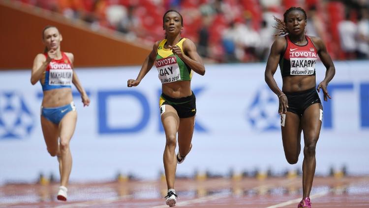 La Kényane Joyce Zakary (d) lors des séries du 400 m aux Mondiaux à Pékin, le 24 août 2015  [Olivier Morin / AFP/Archives]