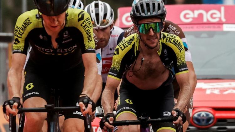 Simon Yates (à droite) sur le Tour d'Italie, le 5 octobre 2020 sur l'étape de l'Etna [Luca BETTINI / AFP]