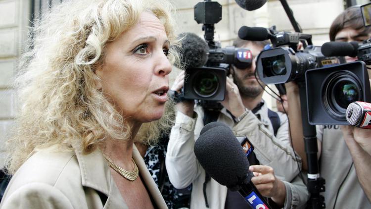 Michèle Sabban s'adresse aux journalistes, le 22 août 2006 au siège du Parti Socialiste à Paris [Bertrand Guay / AFP/Archives]