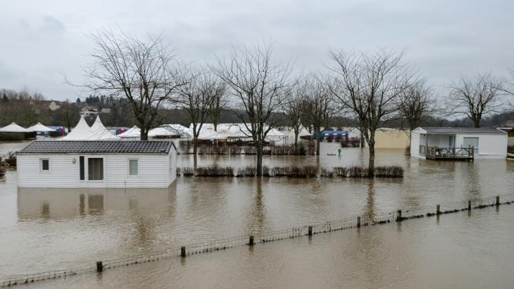 Inondations dans une rue de la commune de Marnay (Haute-Saône), le 7 janvier 2018 après la crue de l'Ognon suite aux intempéries [SEBASTIEN BOZON / AFP]