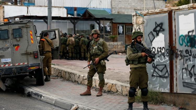 Des soldats israéliens à Hizma au nord de Jérusalem, le 3 décembre 2015 [AHMAD GHARABLI / AFP/Archives]