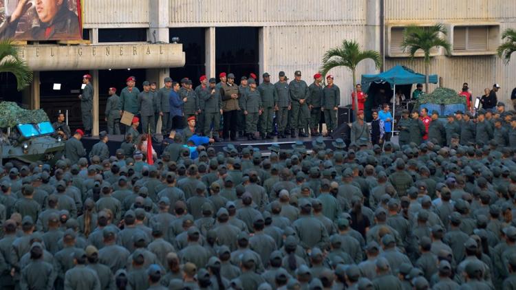 Le président vénézuelien Nicolas Maduro prononce un discours devant des soldats rassemblés au camp militaire de Fuerte Tiuna, à Caracas, le 2 mai 2019. Photo publiée par le service de presse de la présidence  [HO / Presidency/JHONN ZERPA/AFP]