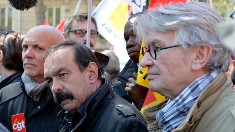 Le secrétaire général de la CGT Philippe Martinez (g) et de Force Ouvrière  Jean-Claude Mailly (d), lors d'un défilé le 1er mai 2016 à Paris [MIGUEL MEDINA / AFP/Archives]