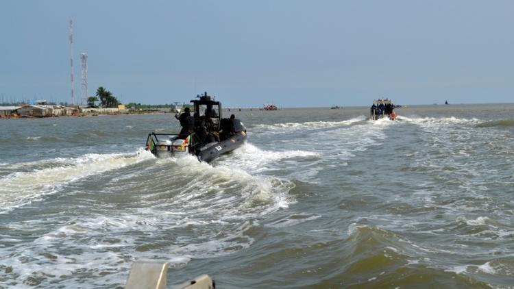Un navire de l'armée camerounaise, transportant "des dizaines" de militaires de la Brigade d'intervention rapide (BIR) a chaviré dimanche dans les eaux territoriales camerounaises, a appris l'AFP de source sécuritaire [HO / CAMEROONIAN ARMY/AFP/Archives]