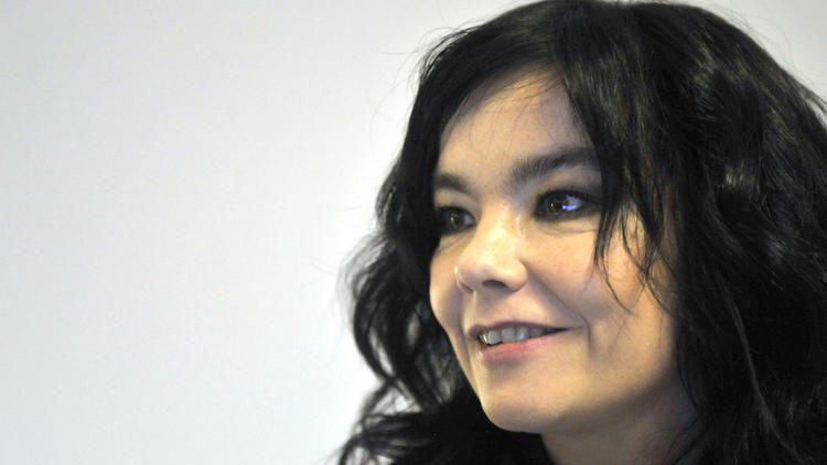 Björk revendique le droit de mixer 