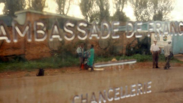 La plaque de l'ambassade de France à Kigali, le 29 novembre 2016 au Rwanda [JOSE CENDON / AFP/Archives]