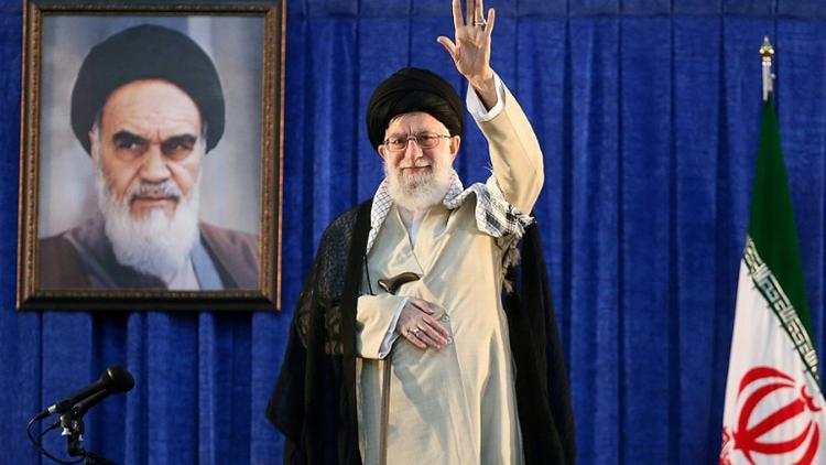 Photo transmise par le bureau du guide suprême iranien Ali Khamenei le montrant lors d'un discours pour commémorer le 30e anniversaire de la mort de l'ayatollah Rouhollah Khomeiny, le 4 juin 2019 à Téhéran [HO / IRANIAN SUPREME LEADER'S WEBSITE/AFP]