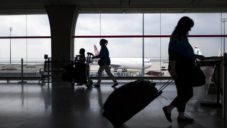 Des passagers à l'aéroport de Roissy le 11 juin 2013 [Fred Dufour / AFP/Archives]