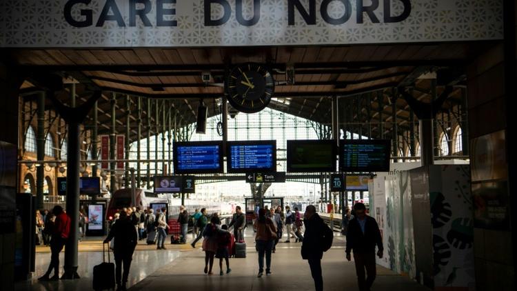 Des voyageurs à la Gare du Nord, le 24 avril 2018 à Paris lors d'un mouvement de grève des cheminots [Christophe SIMON / AFP/Archives]