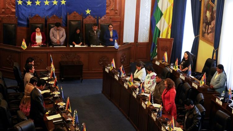 Les sénateurs boliviens observent une minute de silence à l'ouverture d eleurs travaux le 23 novembre 2019 à La Paz [JORGE BERNAL / AFP]