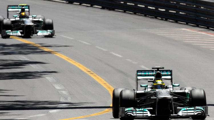 Les pilotes Mercedes Nico Rosberg et Lewis hamilton, lors du Grand prix de Monaco, le 26 mai 2013 [Tom Gandolfini / AFP/Archives]