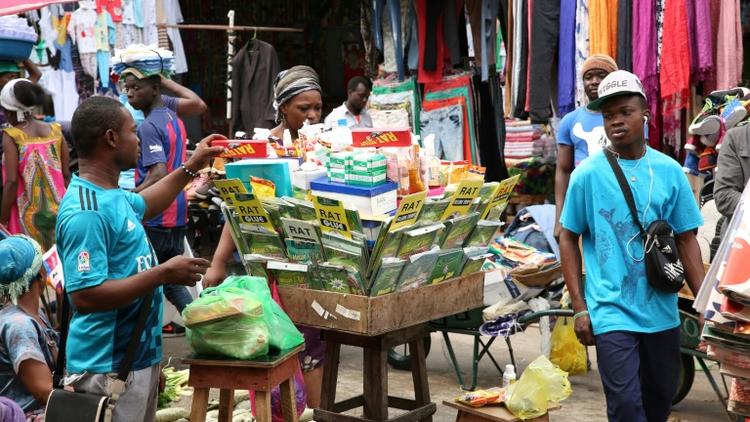Les étals d'un marché de rue à Libreville, le 31 janvier 2018 au Gabon [STEVE JORDAN / AFP]