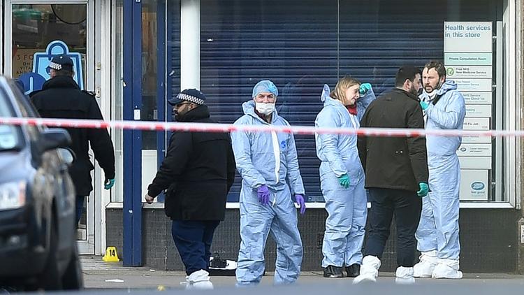 Membres de la police scientifique sur les lieux de l'attaque au couteau à Londres, le 3 février 2020 [DANIEL LEAL-OLIVAS / AFP]