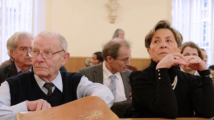 Pierre et Viviane Lambert, les parents de Vincent Lambert, au tribunal administratif de Châlons-en-Champagne le 15 janvier 2014, qui a décidé du maintien en vie de leur fils [Herve Oudin / AFP/Archives]