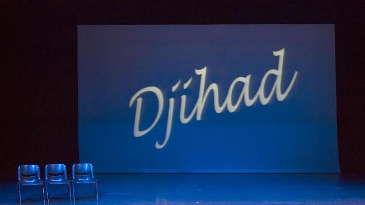 La scène du théâtre à Trappes avant la représentation de la pièce "Djihad", le 15 avril 2016 [MIGUEL MEDINA / AFP]