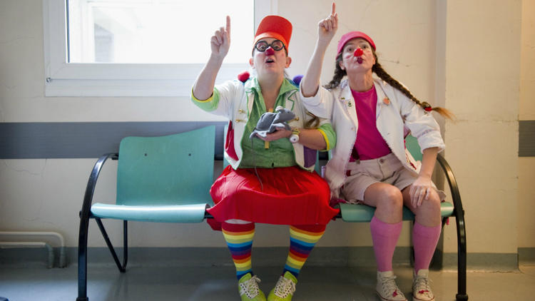 Une centaine de clowns interviennent dans quarante services pédiatriques pour Le Rire médecin.