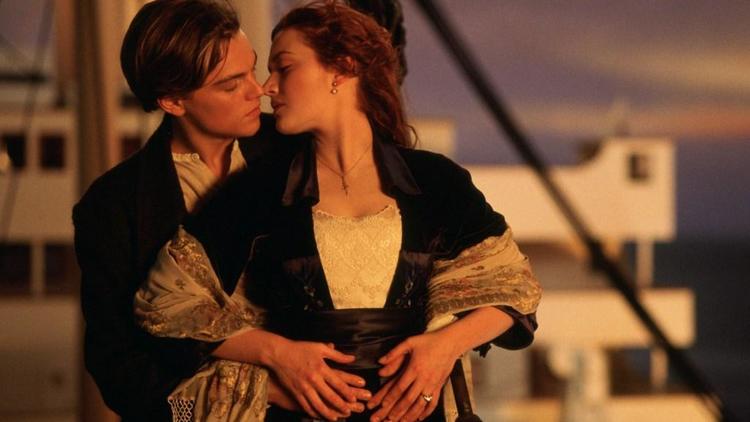 Leonardo DiCaprio et Kate Winslet dans le film Titanic