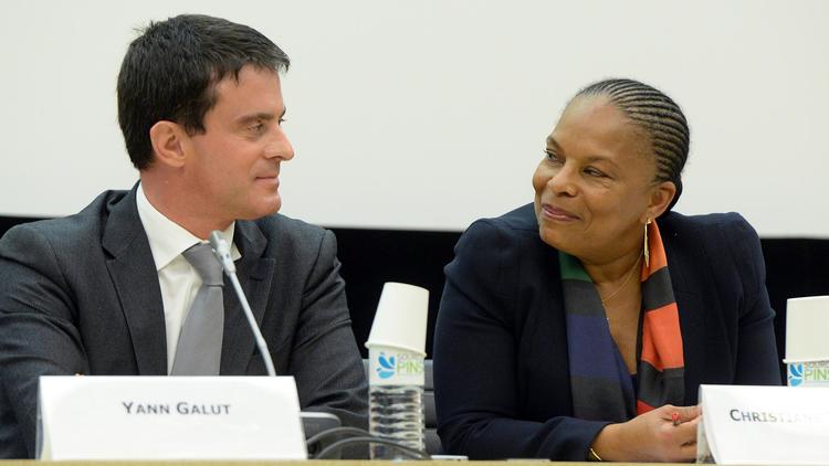 La ministre de la Justice Christiane Taubira avec Manuel Valls, alors ministre de l'Intérieur, le 12 novembre 2013 à Paris [Pierre Andrieu / AFP/Archives]