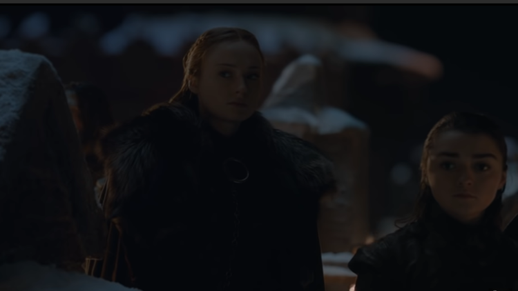 Sansa Stark et sa sœur Arya à Winterfell.