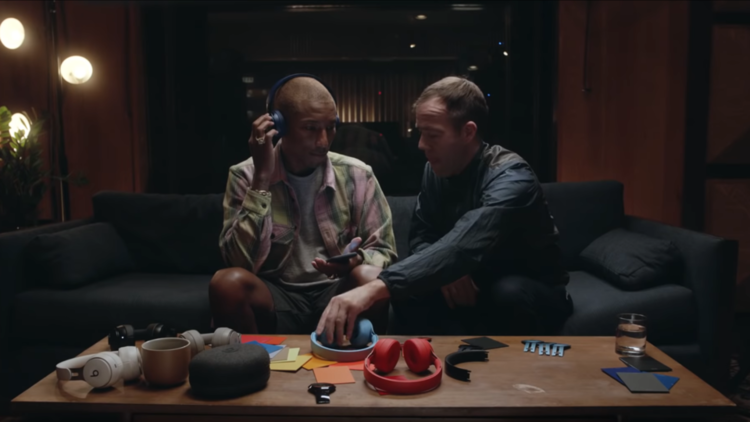 Pharrell Williams signe la nouvelle collection «Plus Mat» des casques Solo Pro de Beats by Dre.