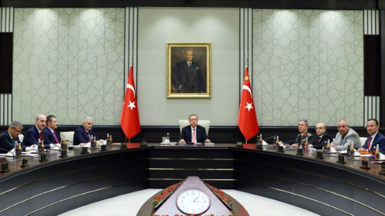 Une photo du président turc Recep Tayyip Erdogan fournie par son service de presse, le 20 juillet 2016 à Ankara lors d'une réunion du conseil national de sécurité [KAYHAN OZER / TURKEY'S PRESIDENTIAL PRESS SERVICE/AFP]