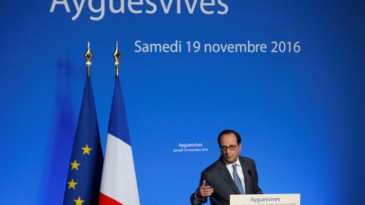 Francois Hollande à Ayguesvives, dans le sud de la France, le 19 novembre 2016  [Guillaume HORCAJUELPO / POOL/AFP]