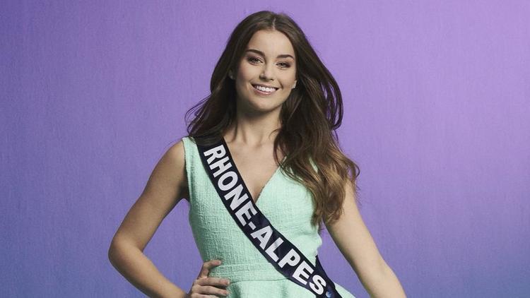 Charlotte Faure a été élue Miss Rhônes-Alpes 2021 et espère devenir la prochaine Miss France 2022. 