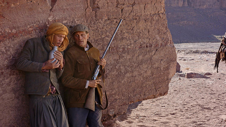 Reda Kateb et Viggo Mortensen dans le film "Loin des hommes". 