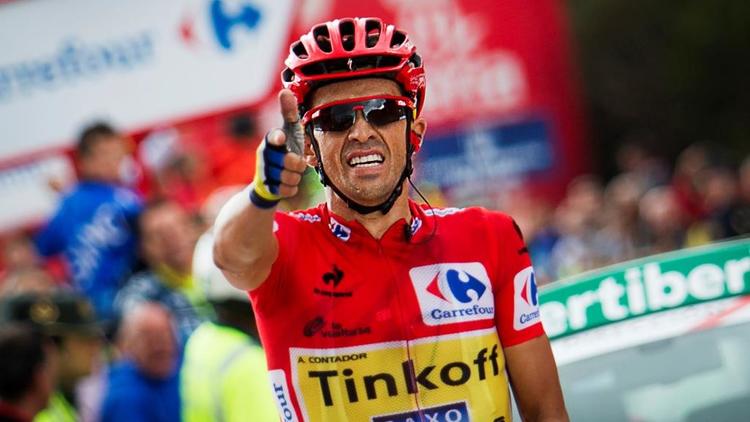 Alberto Contador s'est imposé en solitaire sur la 16e étape de la Vuelta confortant son maillot rouge de leader.