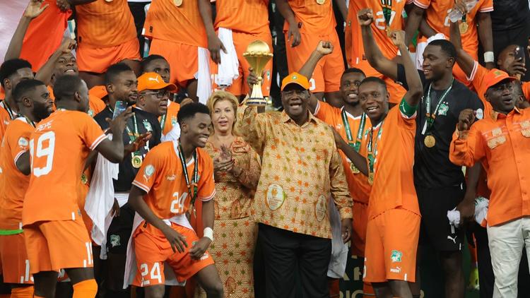 Alassane Ouattara a décoré l'ensemble des joueurs et du staff ivoirien.