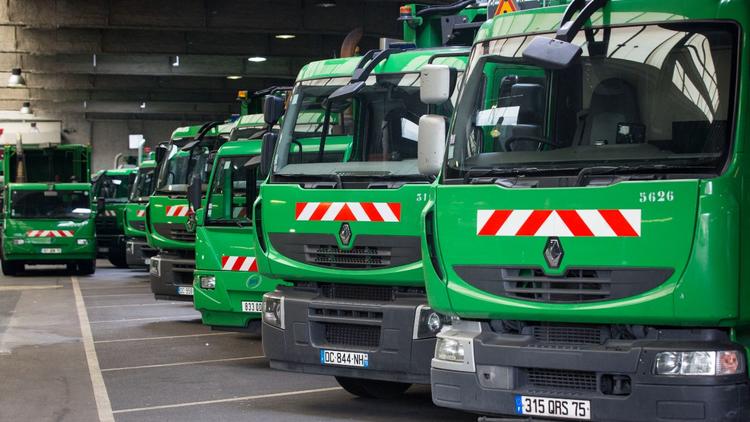Les 3 premiers camions-bennes seront exposés devant l'Hôtel de Ville ce vendredi, avant d'être acheminés en Ukraine.