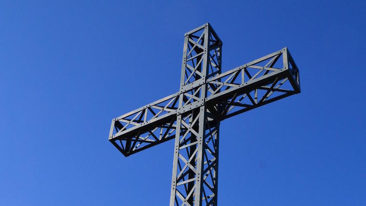 Ce n’est pas la première fois que la croix du Pic Saint-Loup est victime d’un tel acte de vandalisme.