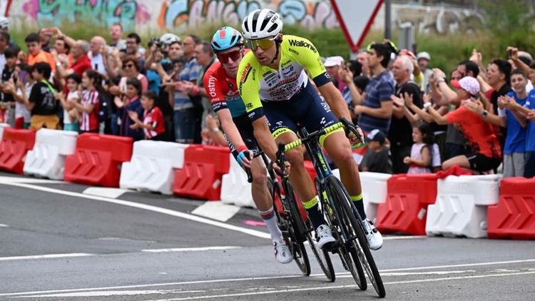 Lilian Calmejane a été victime de clous jetés sur la route lors de la 2e étape du Tour de France.