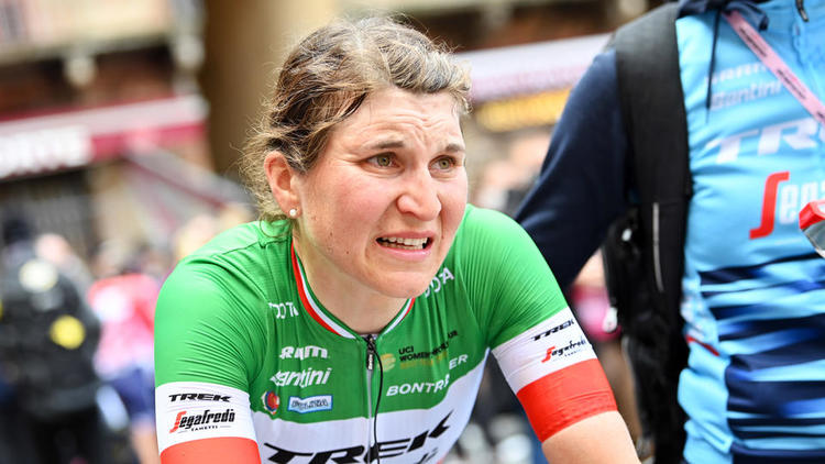 Elisa Longo Borghini a chuté dans l'ultime descente de la 5e étape.