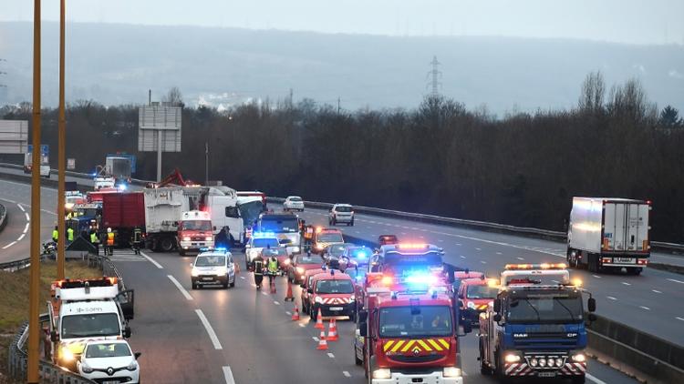 Le nombre de morts sur les routes de France a connu un léger recul en 2017, avec 3.693 tués en métropole et Outre-mer confondus, soit 45 de moins qu'en 2016 [Lionel BONAVENTURE / AFP/Archives]