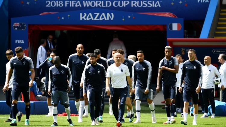 L'équipe de France en bloc pour attaquer le Mondial en Russie, lors d'une séance d'entraînement à Kazan le 15 juin 2019 [FRANCK FIFE / AFP]