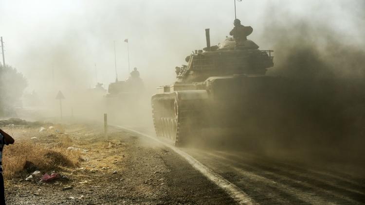 Des chars de l'armée turque font route vers la ville syrienne de Jarablos le 25 août 2016 [BULENT KILIC / AFP/Archives]