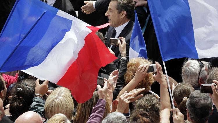 Nicolas Sarkozy entouré de ses partisans lors d'un meeting pendant la campagne présidentielle   [Michel Euler / Pool/AFP/Archives]