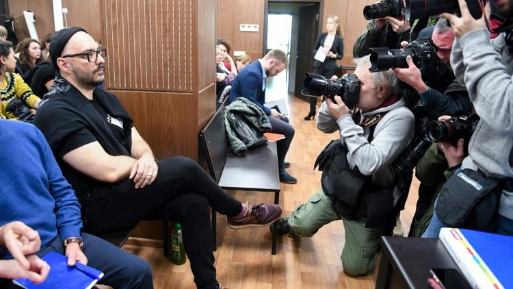 Le metteur en scène russe Kirill Serebrennikov attend l'ouverture de son procès au tribunal de Moscou le 7 novembre 2018   [Kirill KUDRYAVTSEV / AFP]