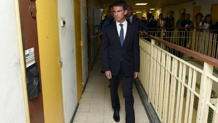 Le Premier ministre Manuel Valls le 8 août 2016 dans le centre de détention de Nîmes [SYLVAIN THOMAS / AFP/Archives]