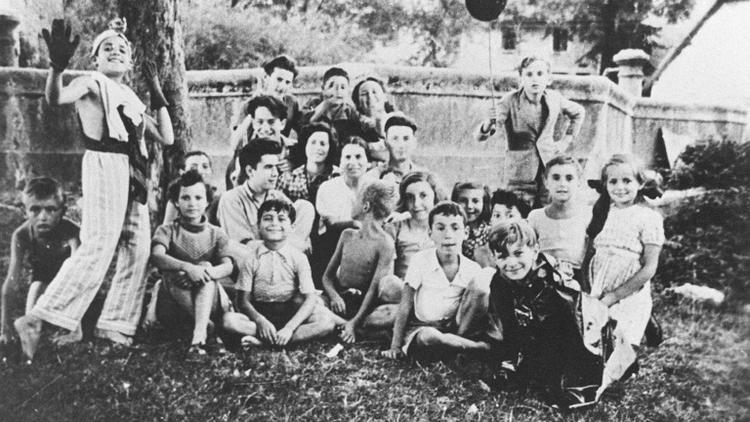 Une photo datant d'avril 1944 d'enfants juifs d'Izieu avant leur déportation dans des camps nazis  [ / HO/AFP/Archives]