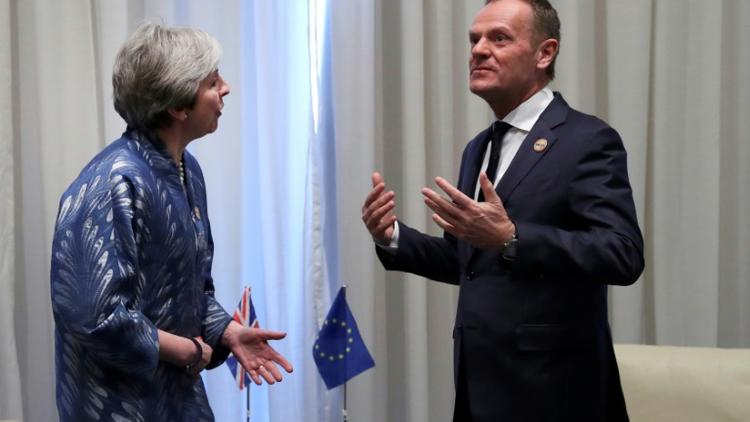 Le président du conseil européen Donald Tusk (D) et la Première ministre britannique Theresa May (G), le 24 février 2019 à Charm el-Cheikh, en Egypte [Francisco Seco / POOL/AFP]