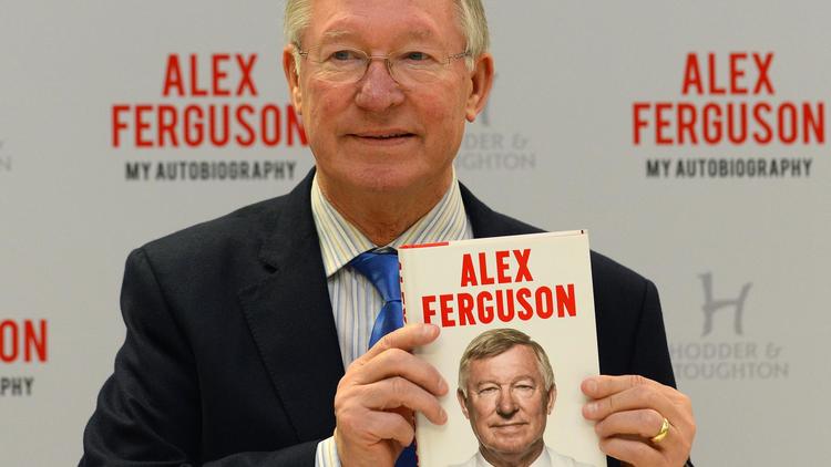 Alex Ferguson, ancien entraîneur de Manchester United présente son livre "My Autobiography" à Manchester, au  nord-ouest de l'Angleterre, le 24 octobre 2013 [Andrew Yates / AFP/Archives]
