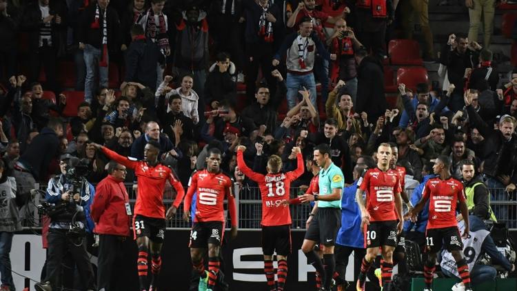 Les joueurs de Rennes se congratulent après un but contre Guingamp, le 30 septembre 2016 au Roazhon Park [DAMIEN MEYER / AFP]