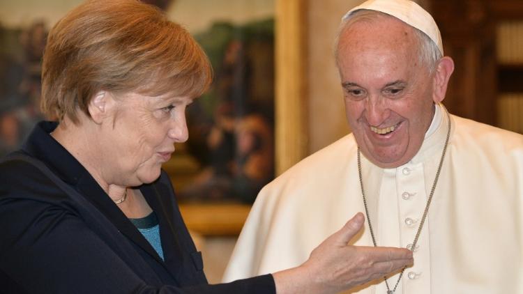 La chancelière allemande Angela Merkel lors d'une audience privée avec le pape François, le 6 mais 2016 au Vatican [ALBERTO PIZZOLI / AFP]