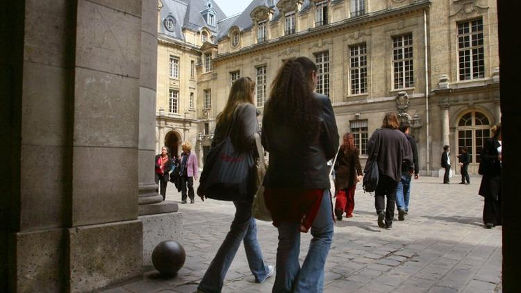 Des étudiants dans la cour de la Sorbonne à Paris  [Thomas Coex / AFP/Archives]