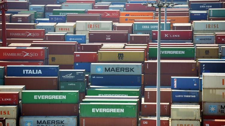 Des conteneurs stockés dans un port [Peter Parks / AFP/Archives]
