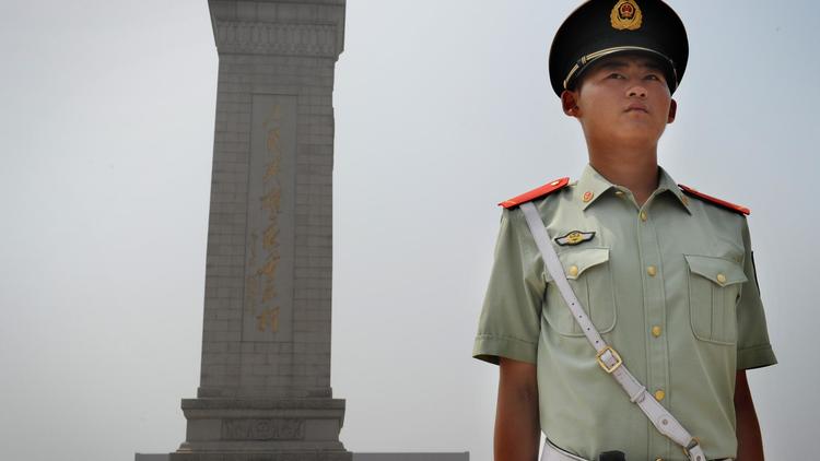 Un policier chinois, place Tiananmen, à Pékin, le 4 juin 2012 [Mark Ralston / AFP/Archives]